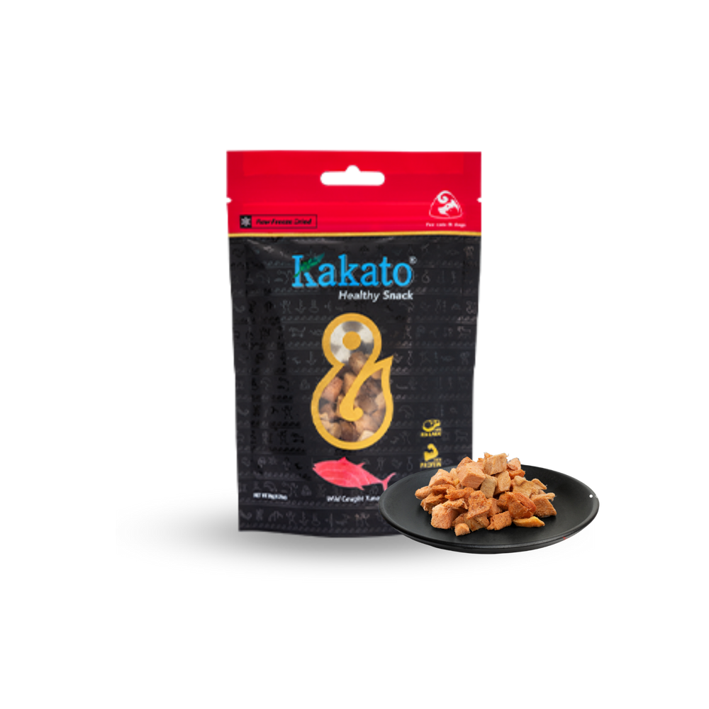 kakato freeze-dried snacks four flavours pack with chicken, tuna, salmon, and liver pieces on plate